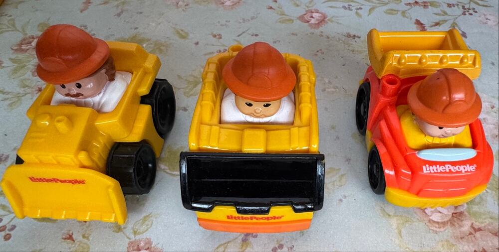 Fisher Price Little People 2002 Construction Vehicles Lot of 3 Trucks Workers